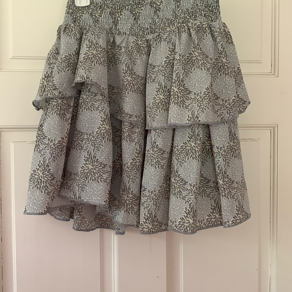 Entro skirt, size small. Grey, blue, white.
